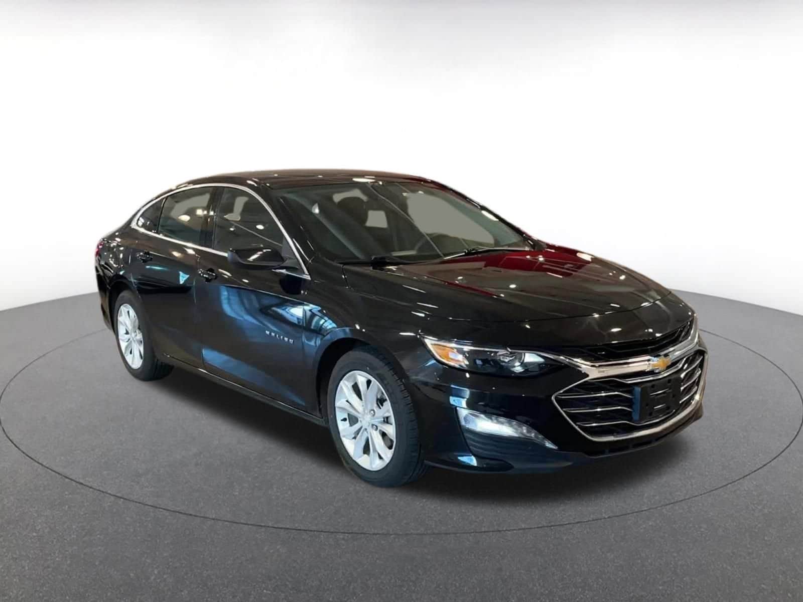 Thumbnail: 2023 Chevrolet Malibu - 3