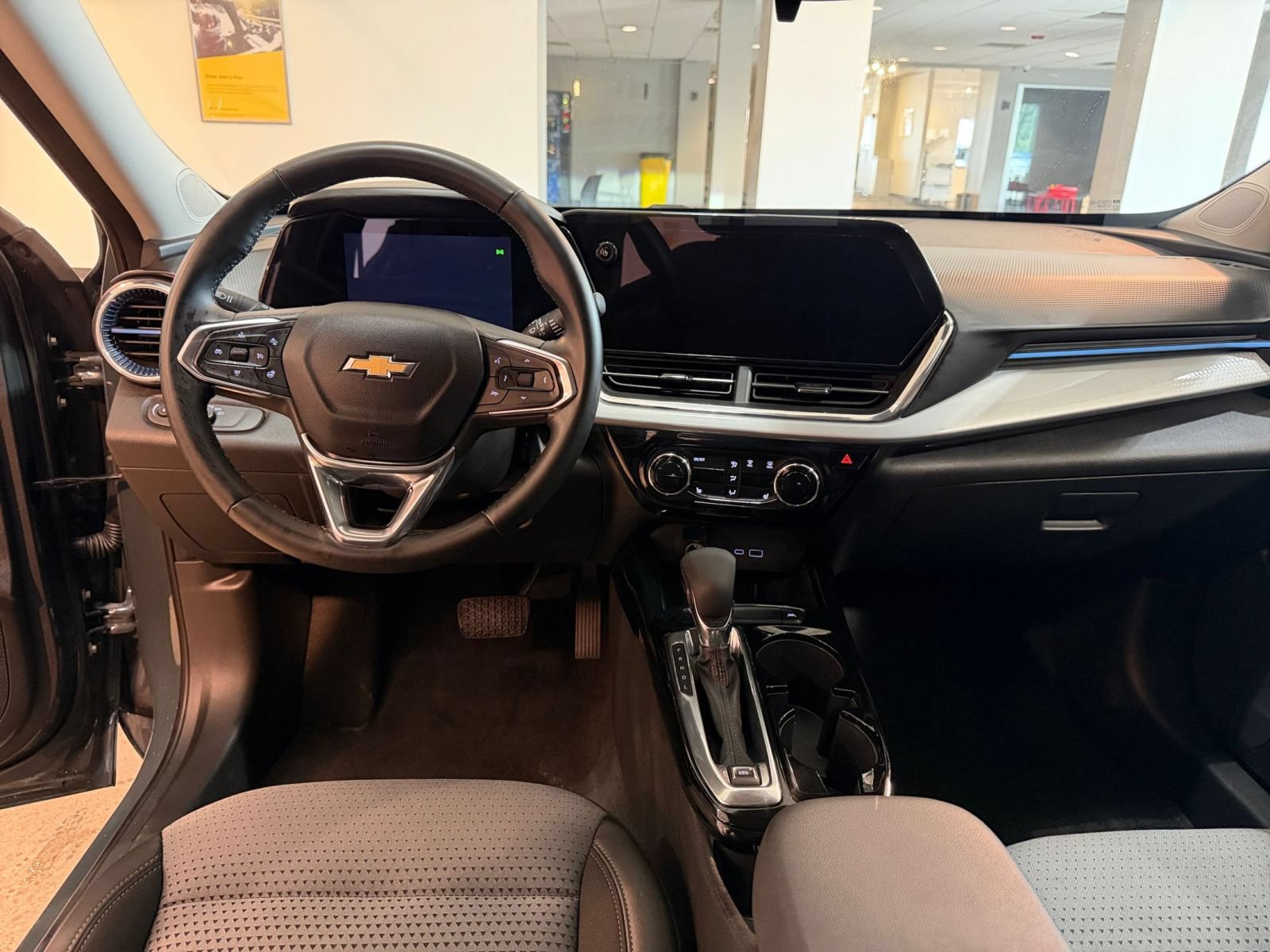 Thumbnail: 2025 Chevrolet Trax - 33