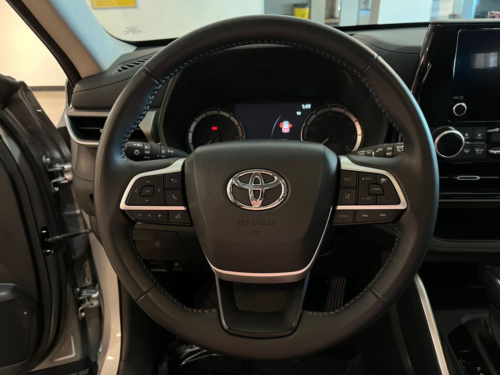 Thumbnail: 2025 Toyota Highlander - 28