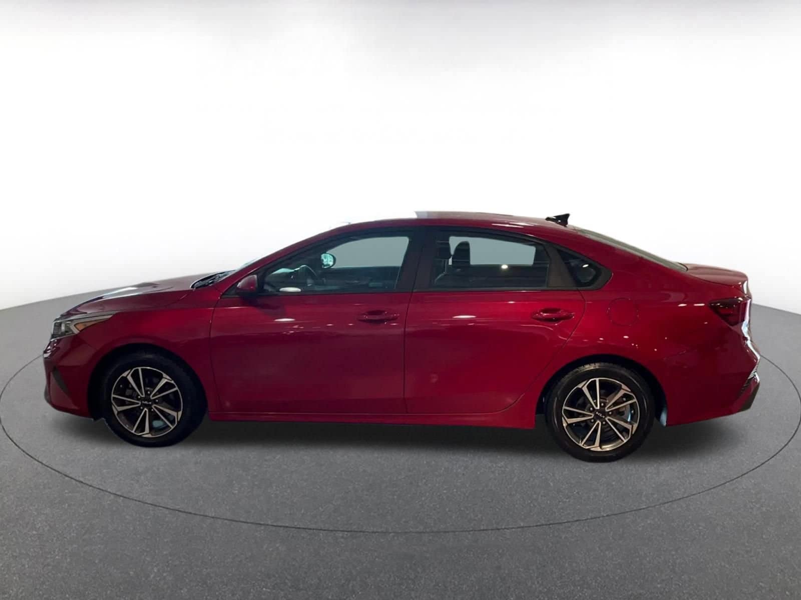 Thumbnail: 2023 Kia Forte - 9