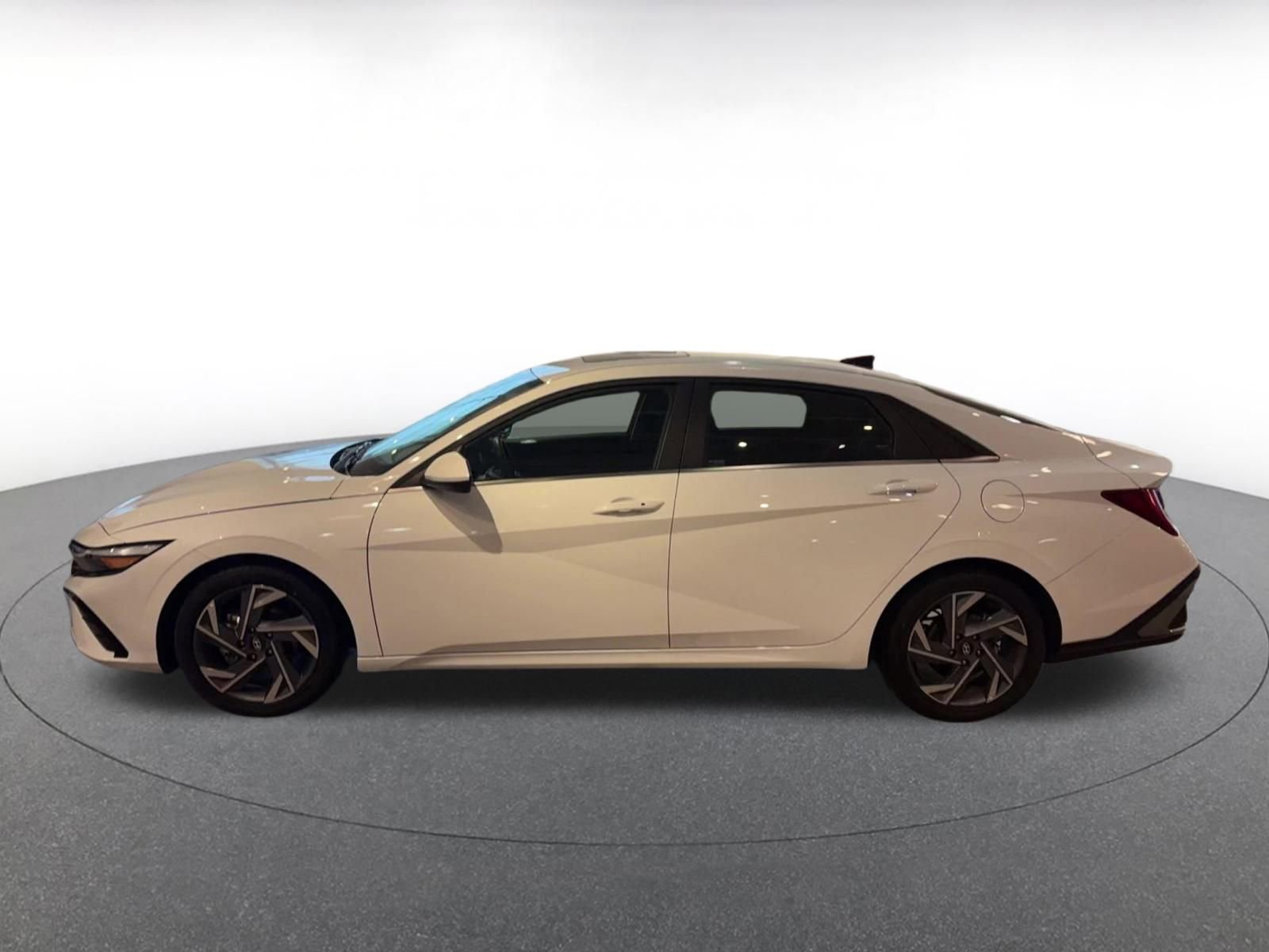 Thumbnail: 2025 Hyundai Elantra - 10