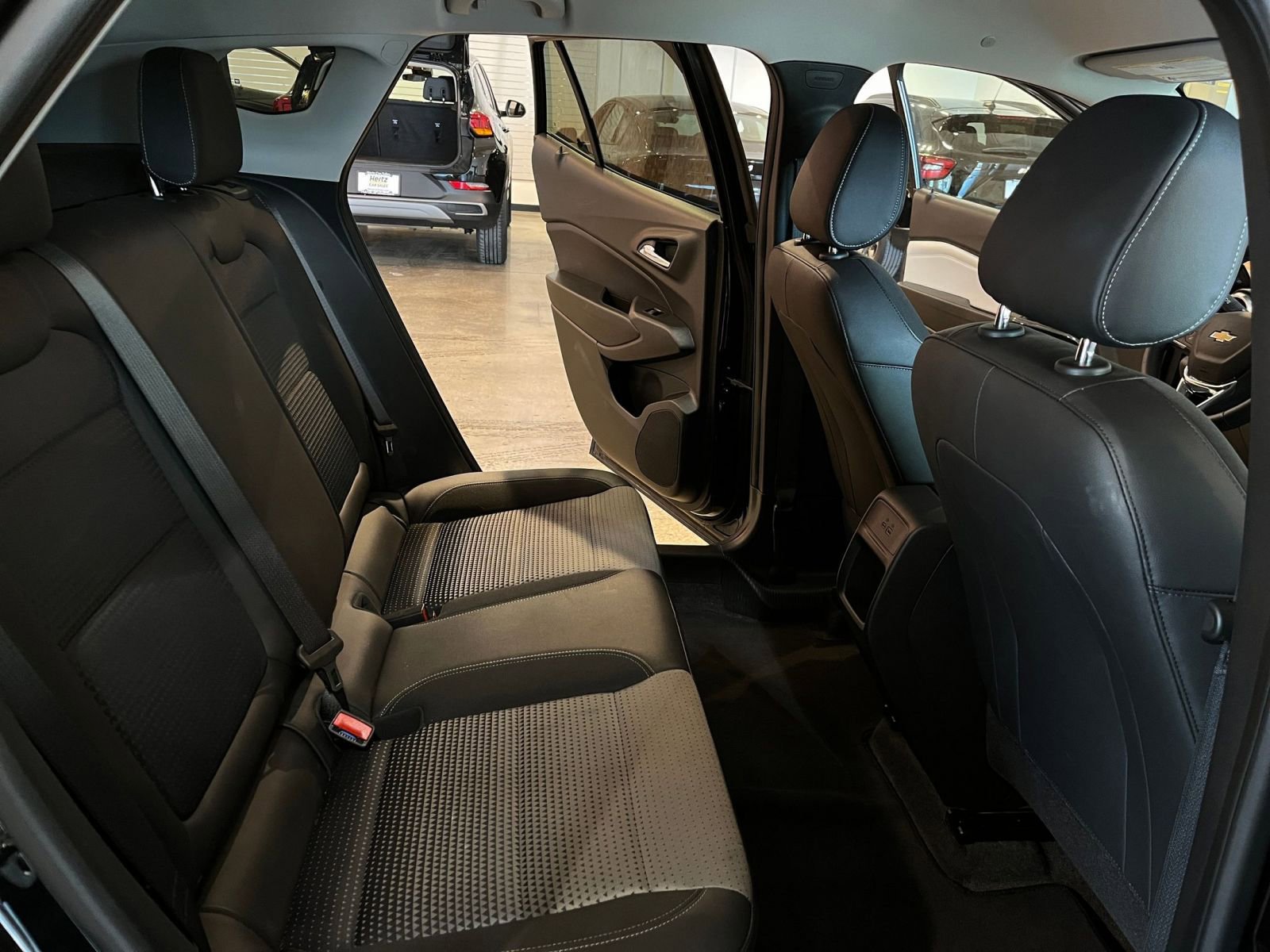 Thumbnail: 2025 Chevrolet Trax - 33