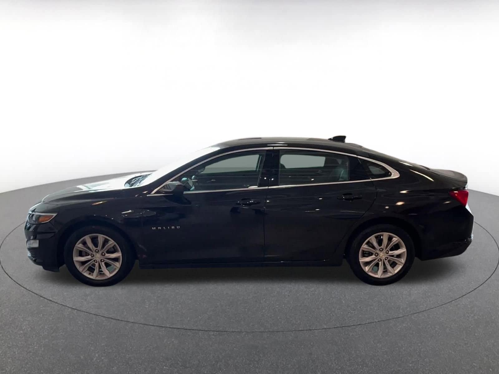 Thumbnail: 2023 Chevrolet Malibu - 9