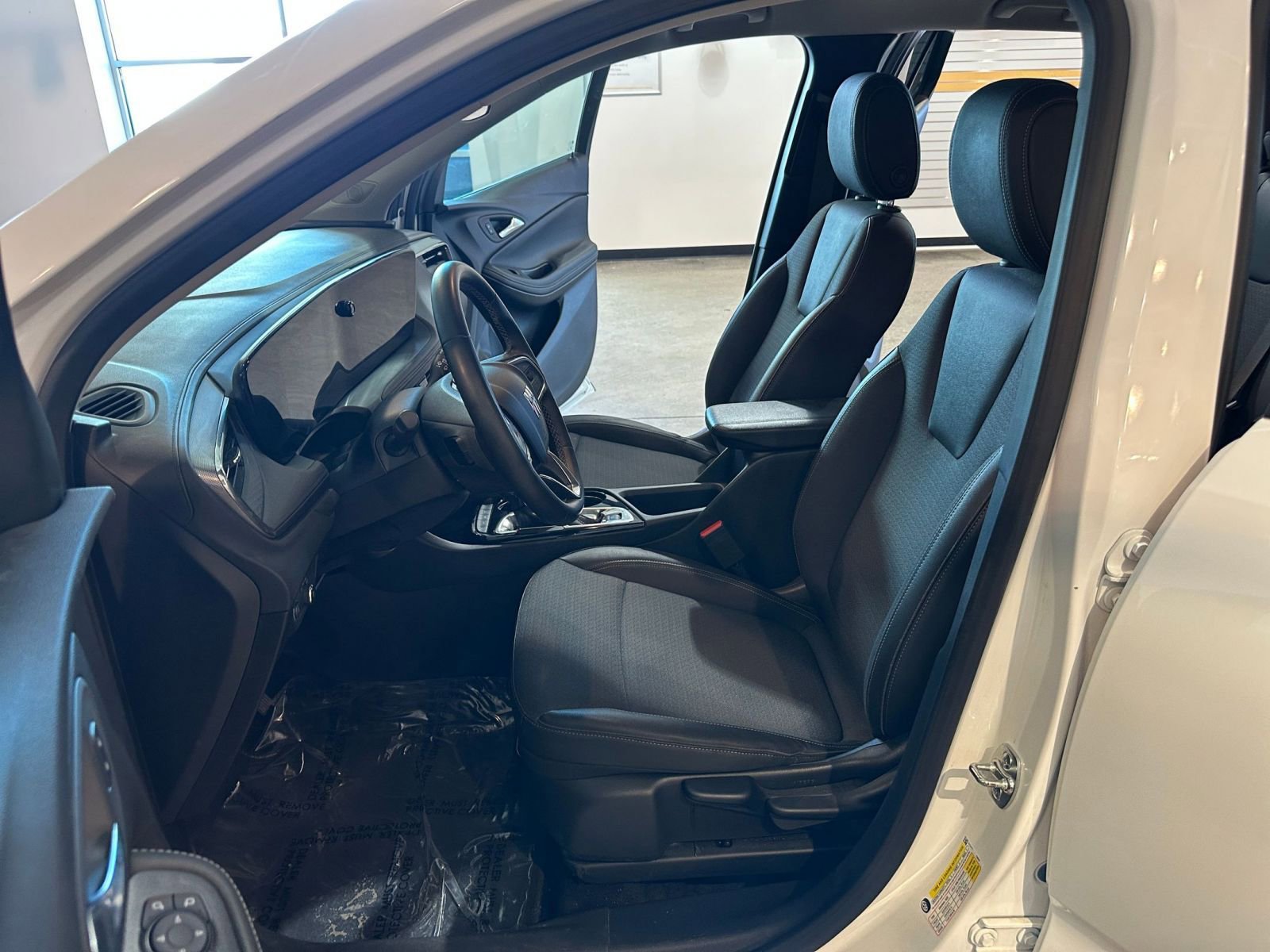 Thumbnail: 2025 Buick Encore GX - 25