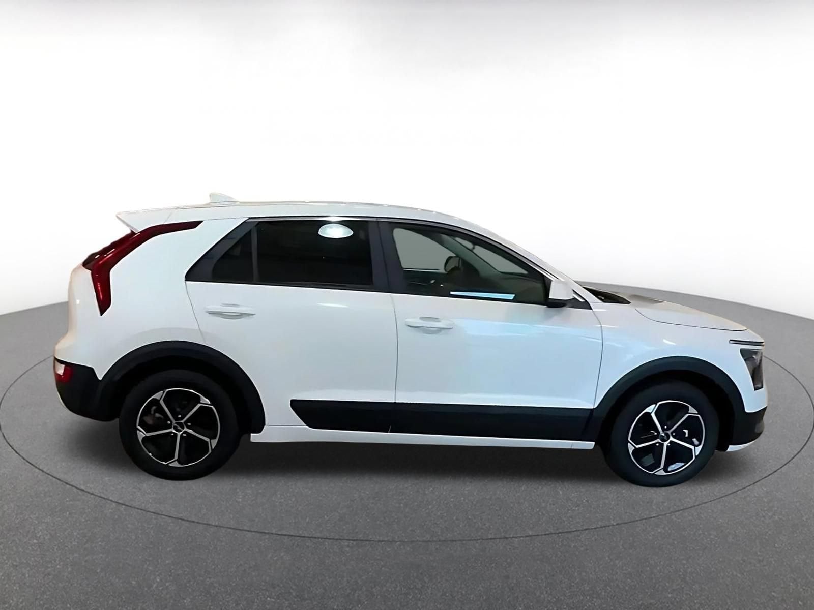 Thumbnail: 2026 Kia Niro - 15