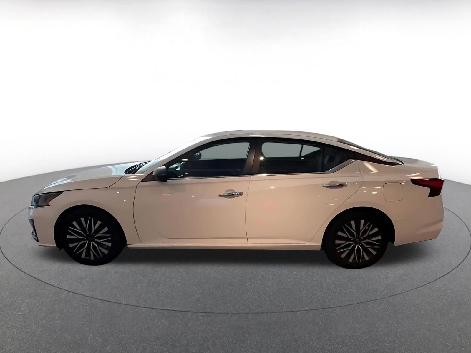 Thumbnail: 2025 Nissan Altima - 10