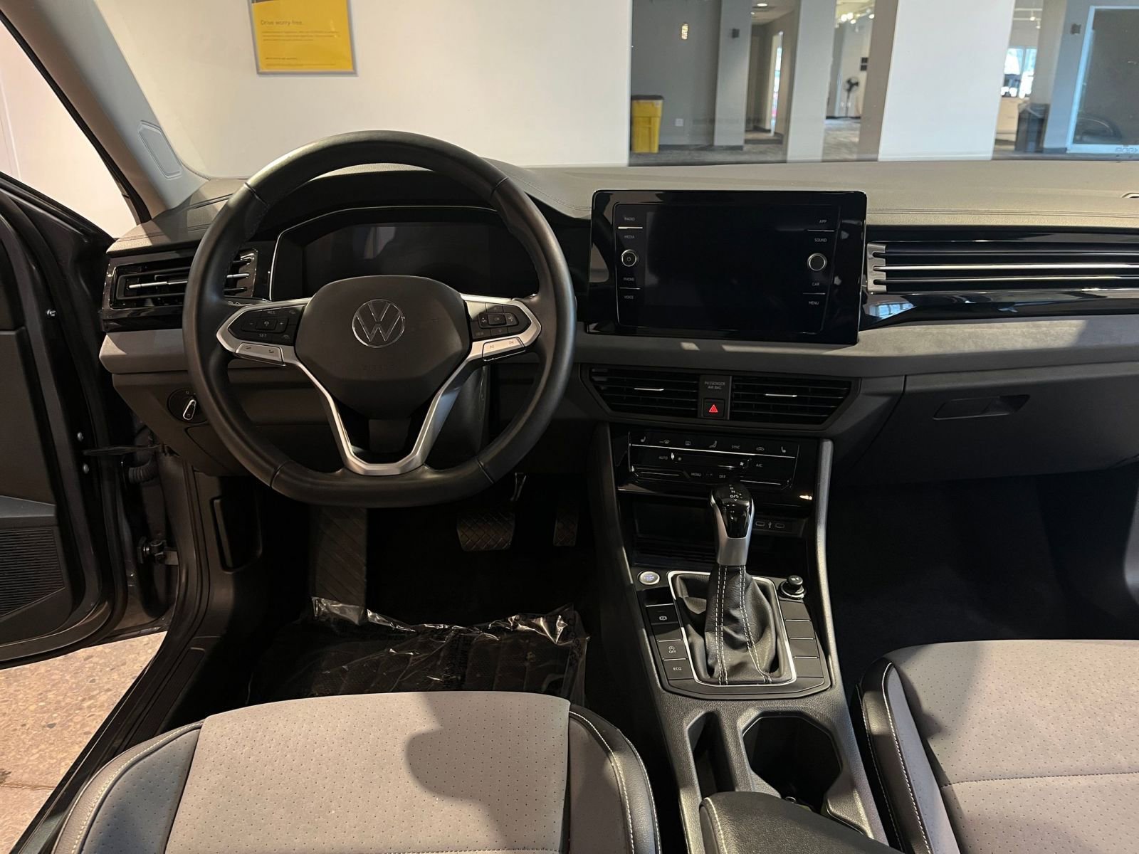 Thumbnail: 2025 Volkswagen Jetta - 33