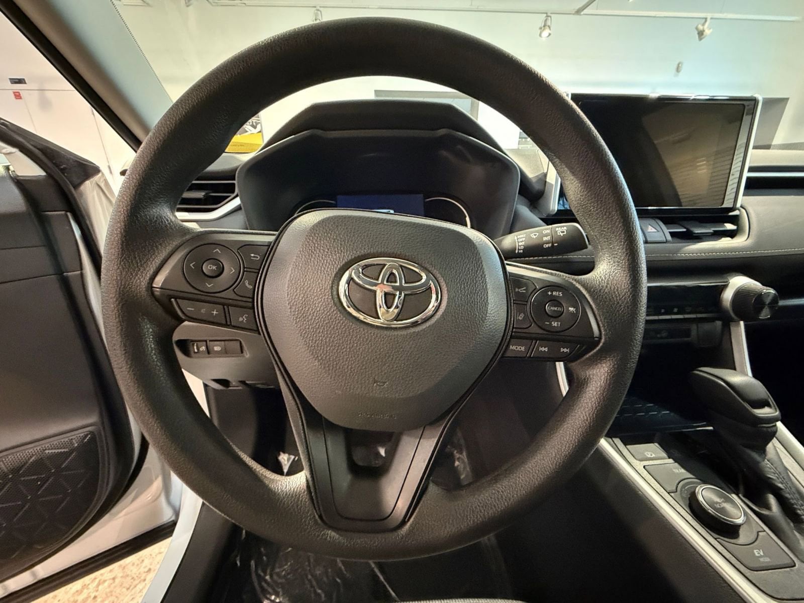 Thumbnail: 2025 Toyota RAV4 - 27