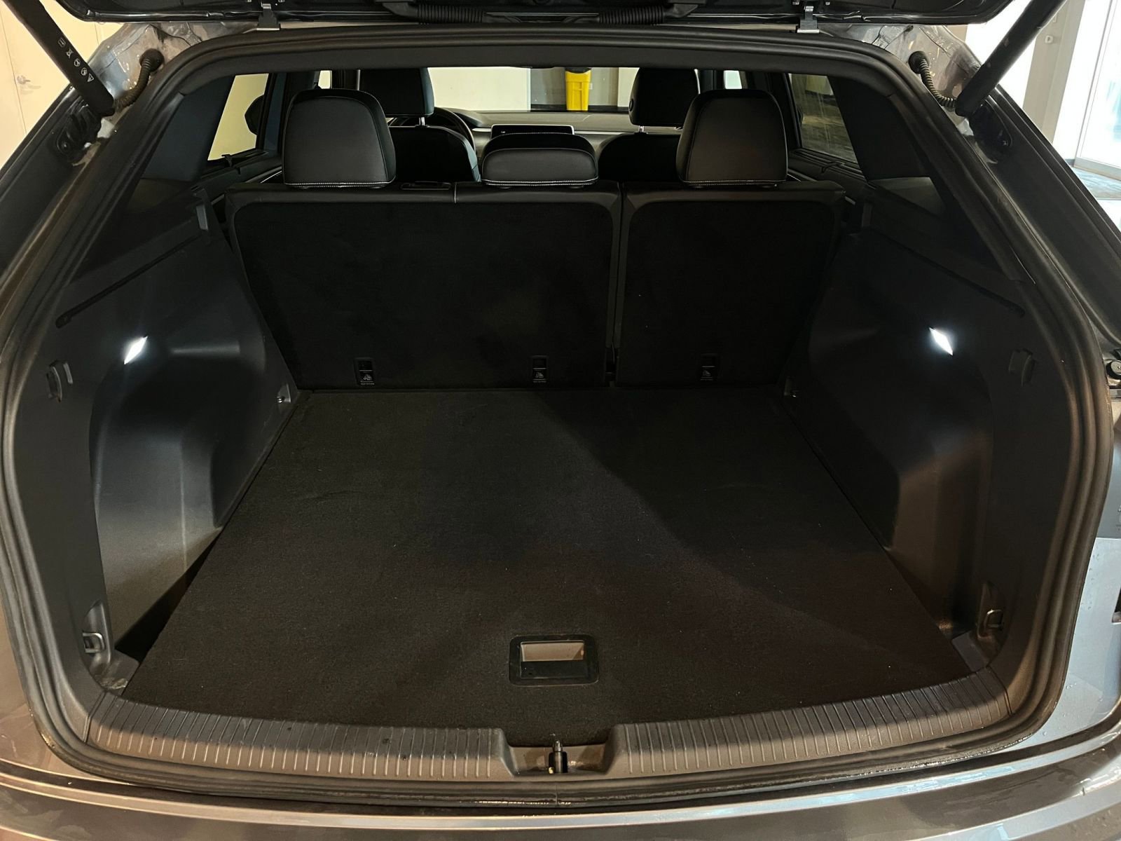 Thumbnail: 2025 Volkswagen Atlas - 32