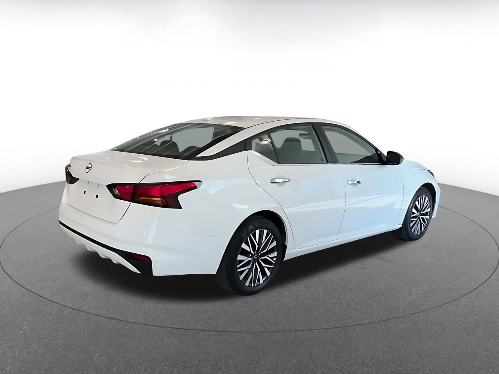 Thumbnail: 2025 Nissan Altima - 12