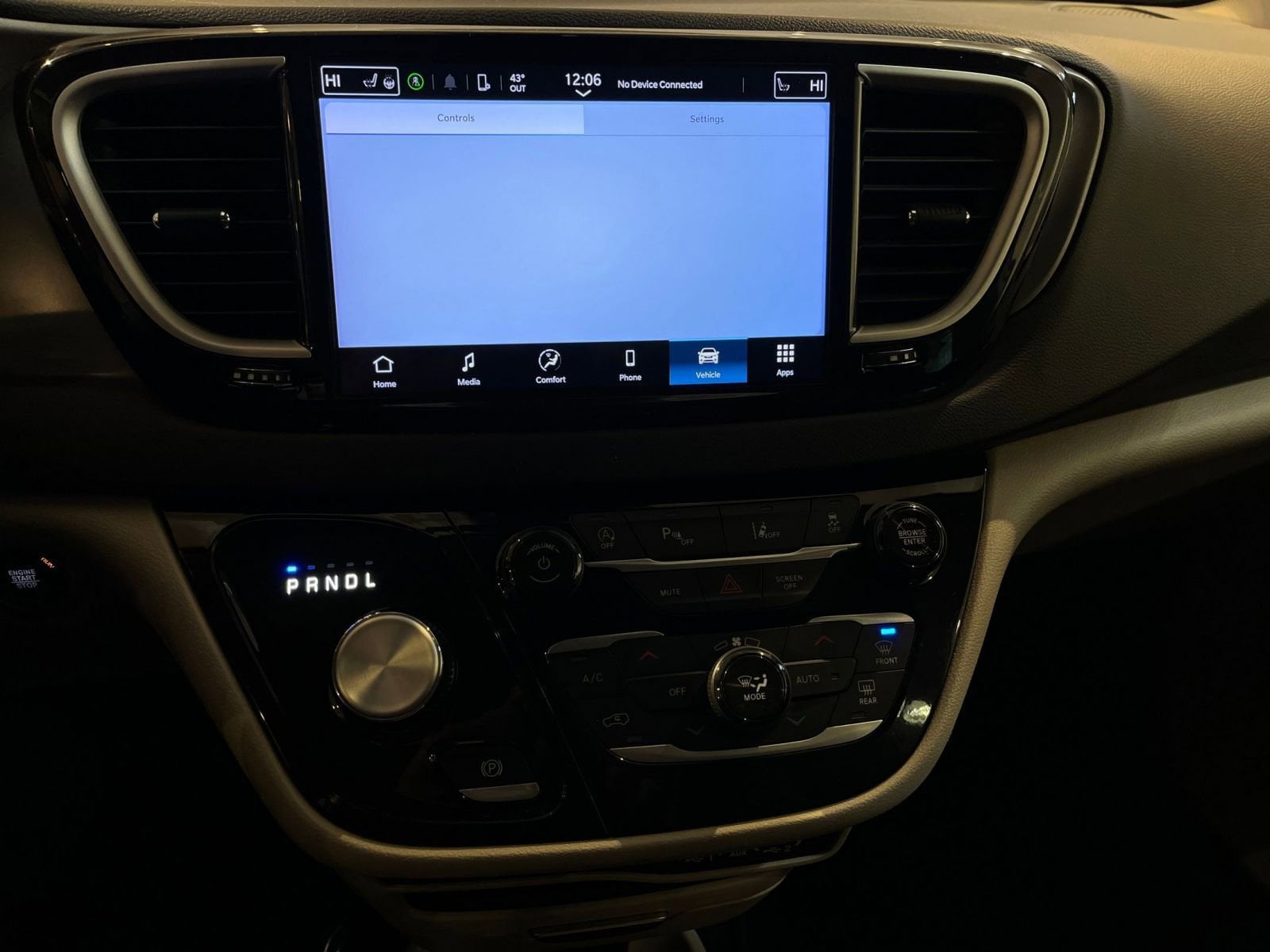 Thumbnail: 2024 Chrysler Pacifica - 18