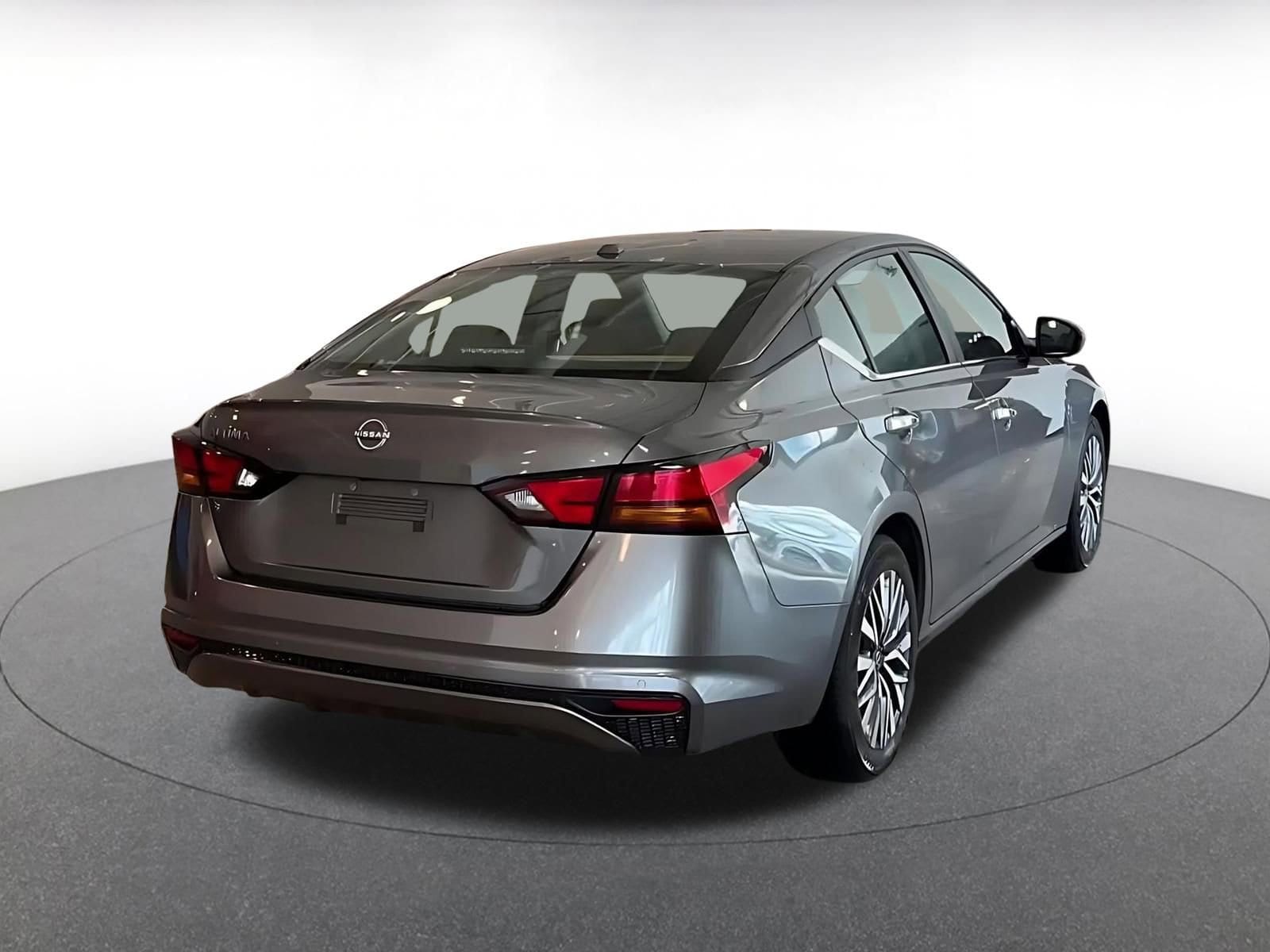 Thumbnail: 2025 Nissan Altima - 16