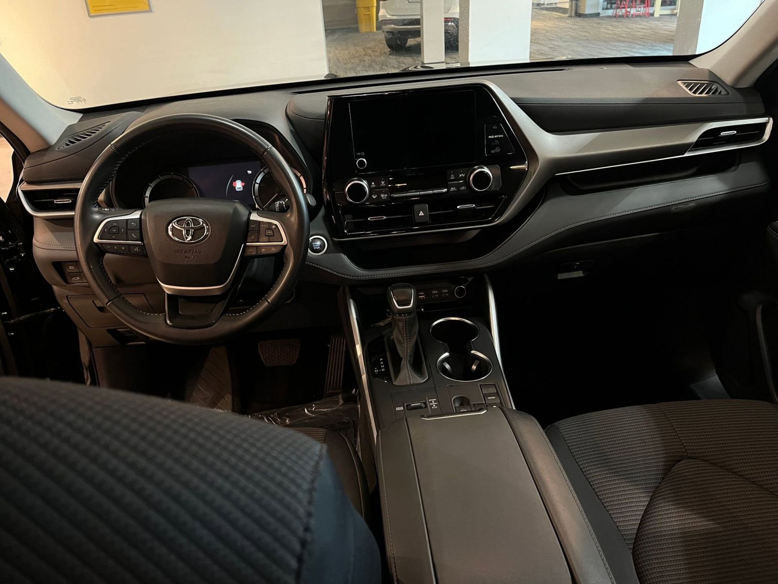 Thumbnail: 2025 Toyota Highlander - 35