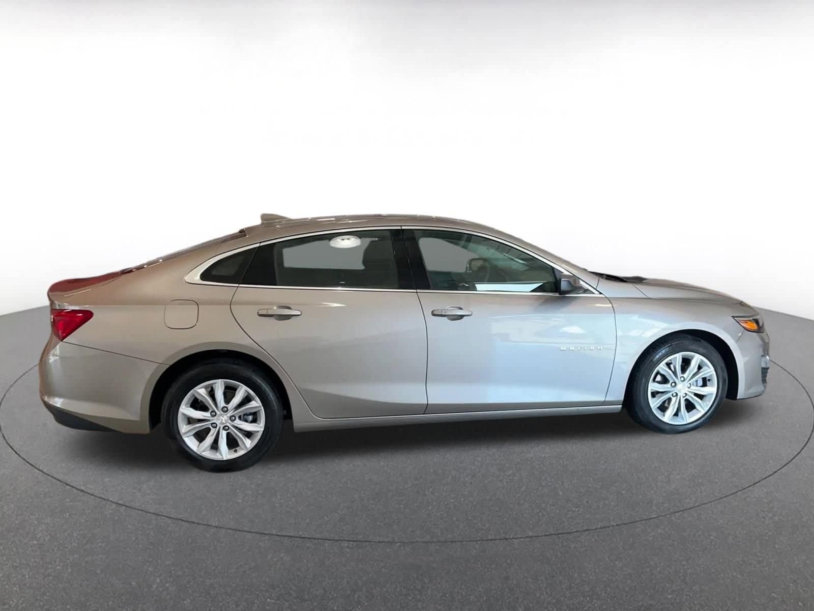 Thumbnail: 2024 Chevrolet Malibu - 16