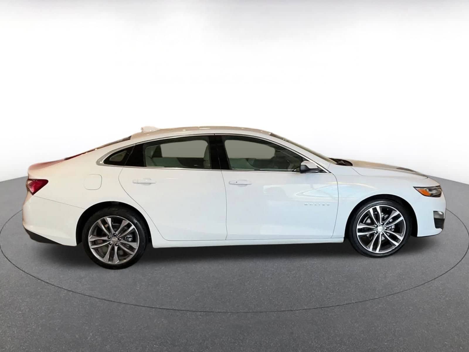 Thumbnail: 2024 Chevrolet Malibu - 16