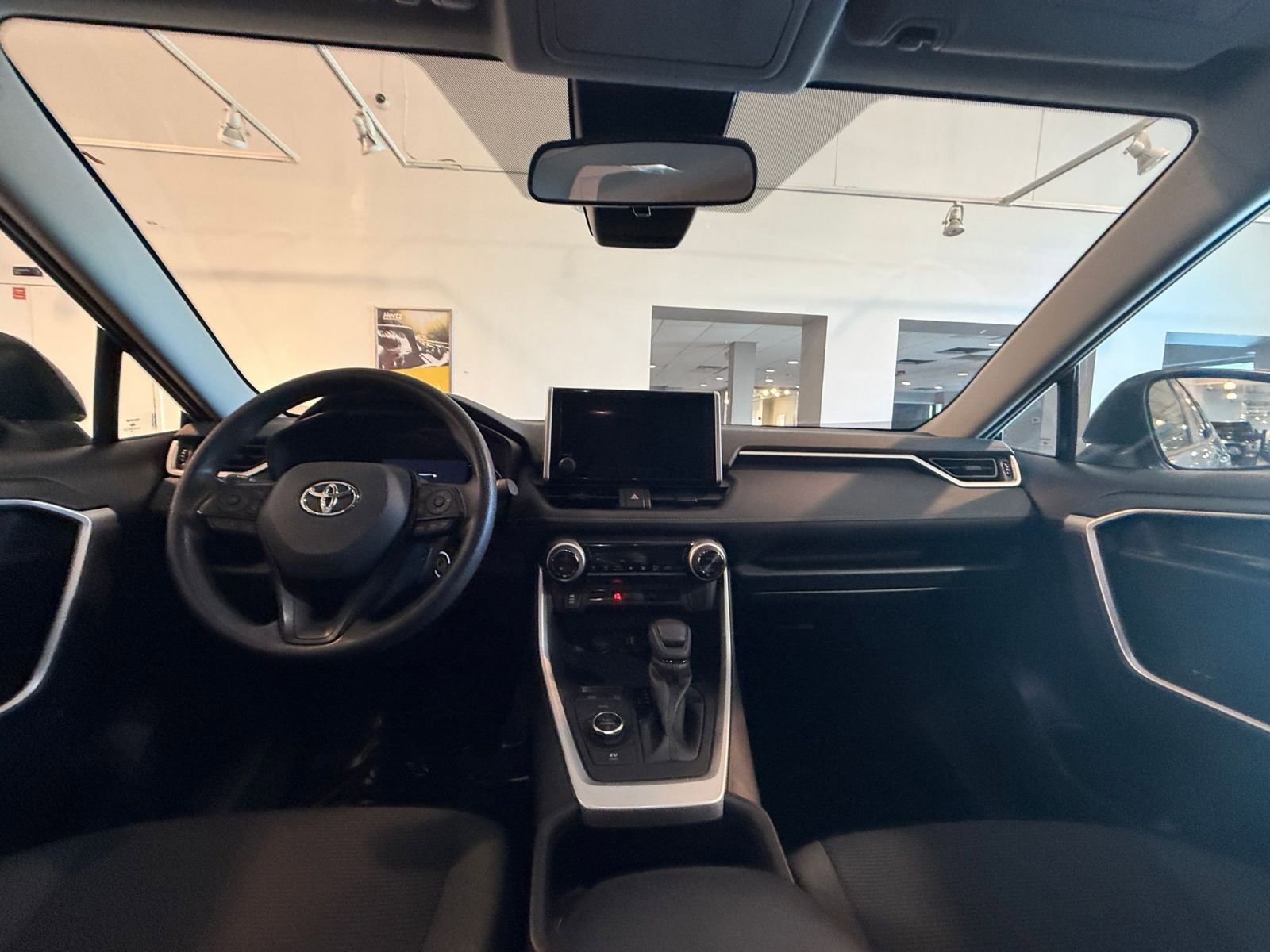 Thumbnail: 2025 Toyota RAV4 - 32