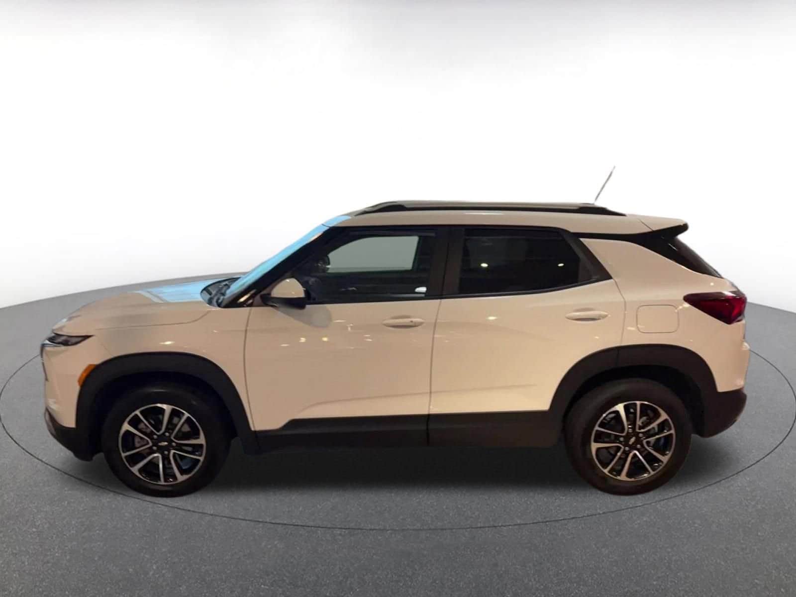 Thumbnail: 2025 Chevrolet TrailBlazer - 9