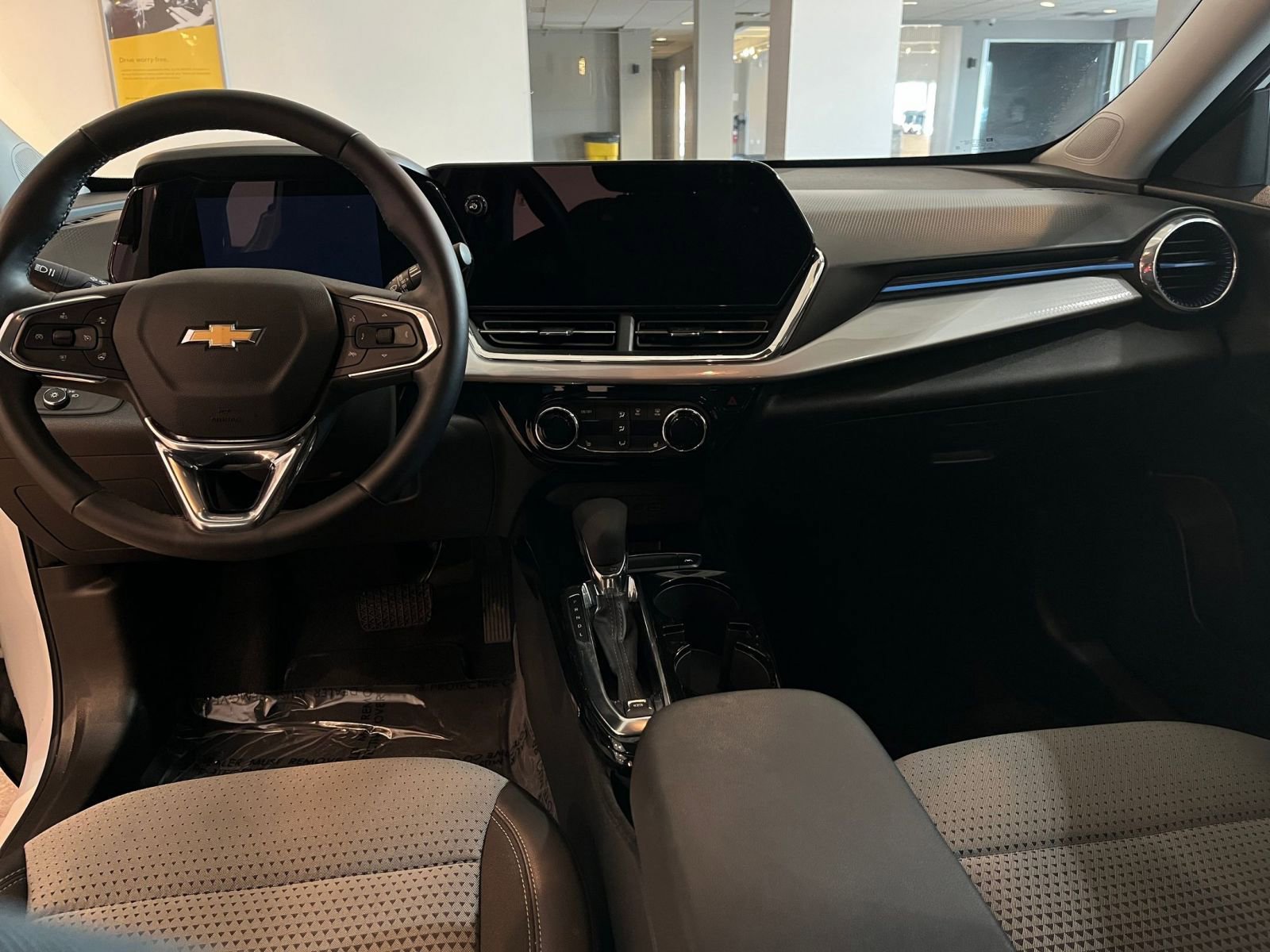 Thumbnail: 2025 Chevrolet Trax - 34