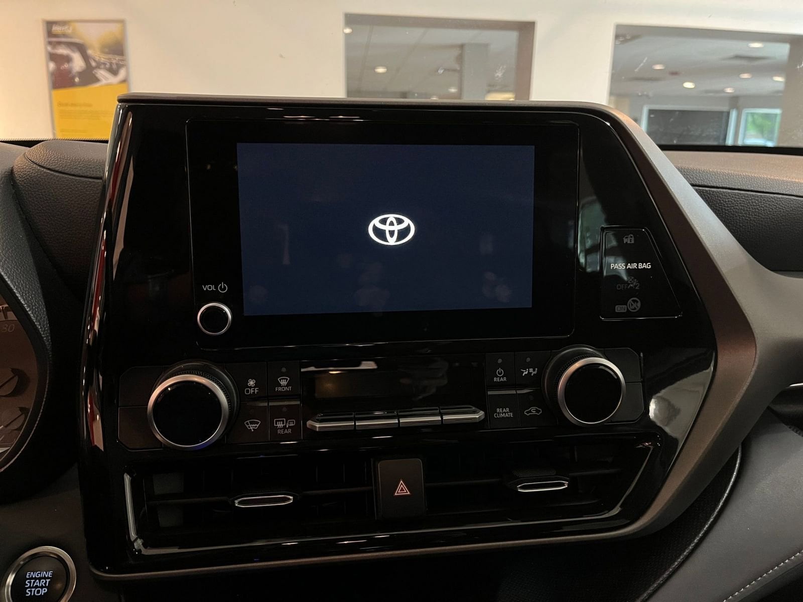 Thumbnail: 2025 Toyota Highlander - 20