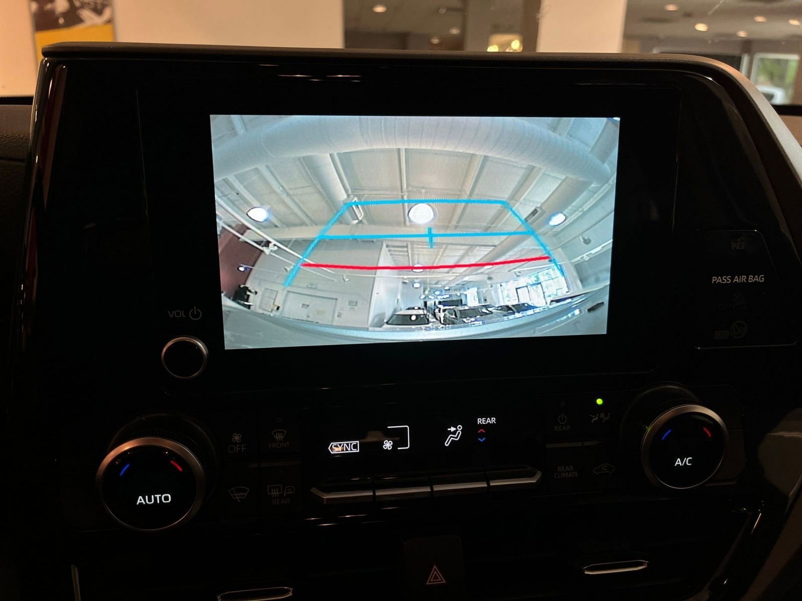 Thumbnail: 2025 Toyota Highlander - 25