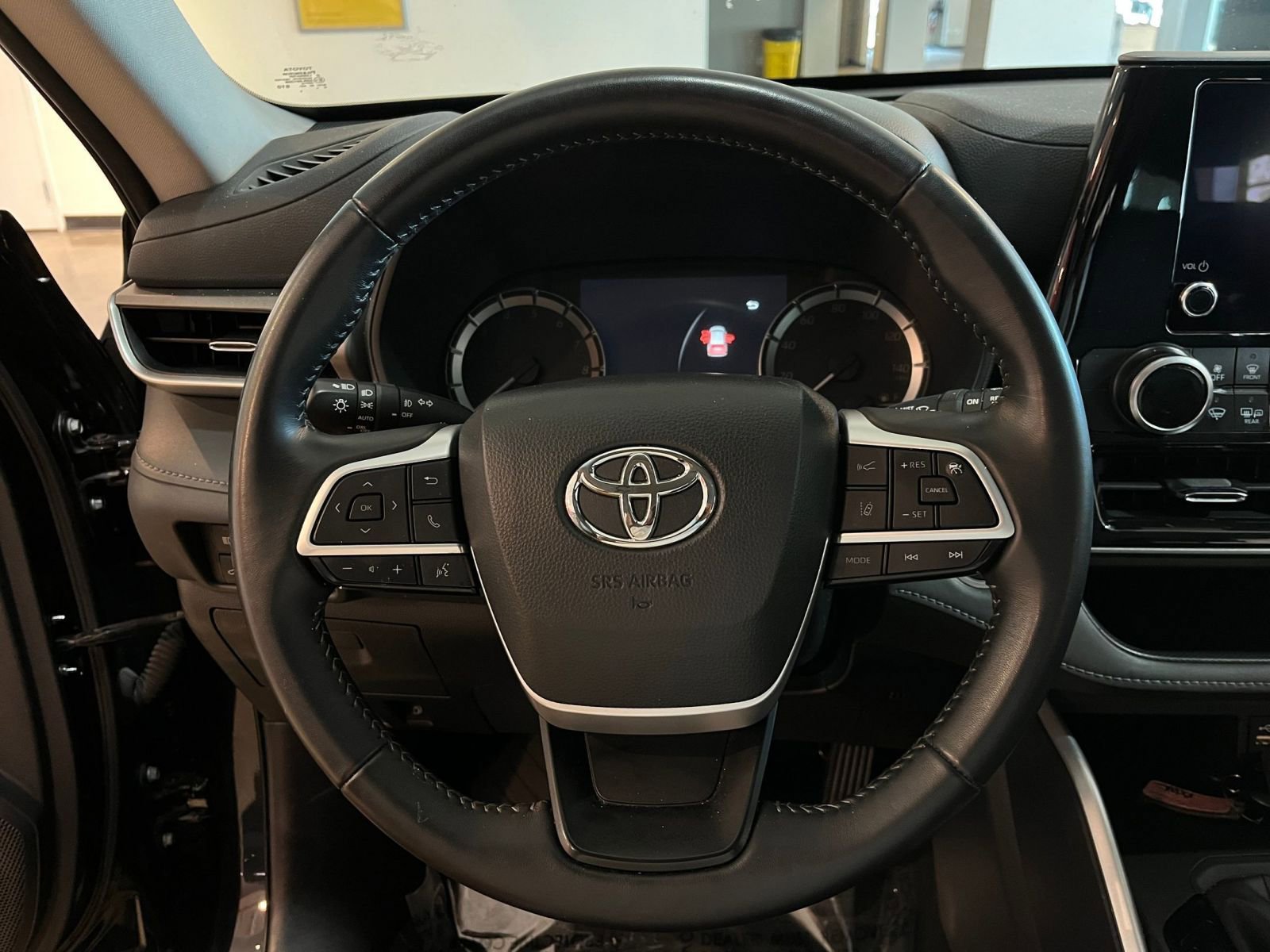 Thumbnail: 2025 Toyota Highlander - 29