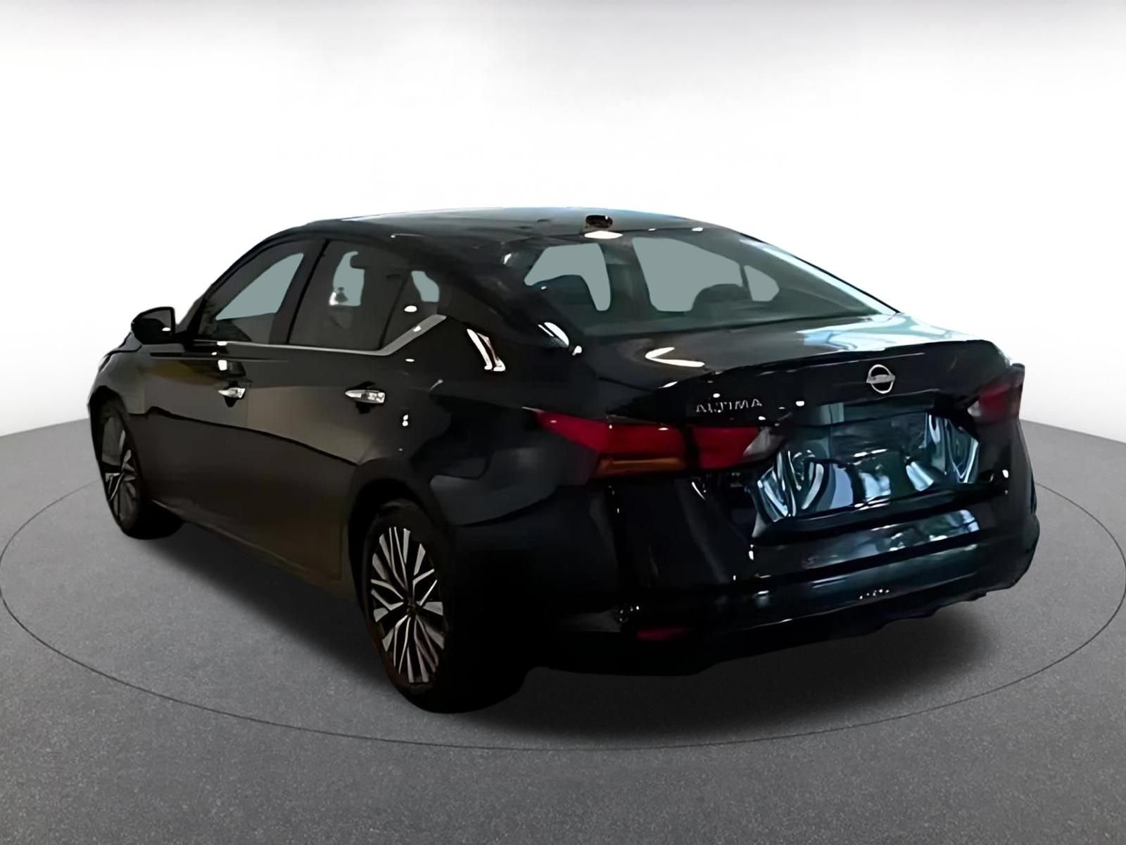 Thumbnail: 2025 Nissan Altima - 10