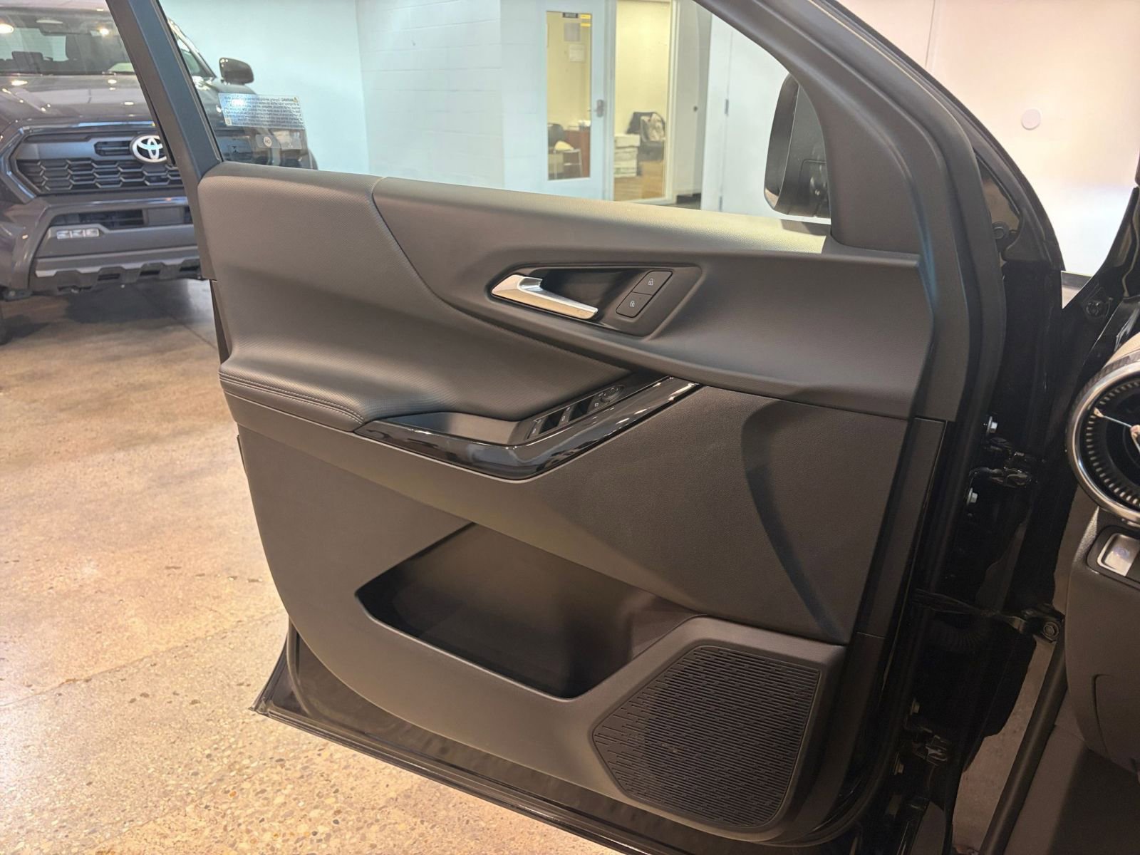 Thumbnail: 2025 Chevrolet Equinox - 21