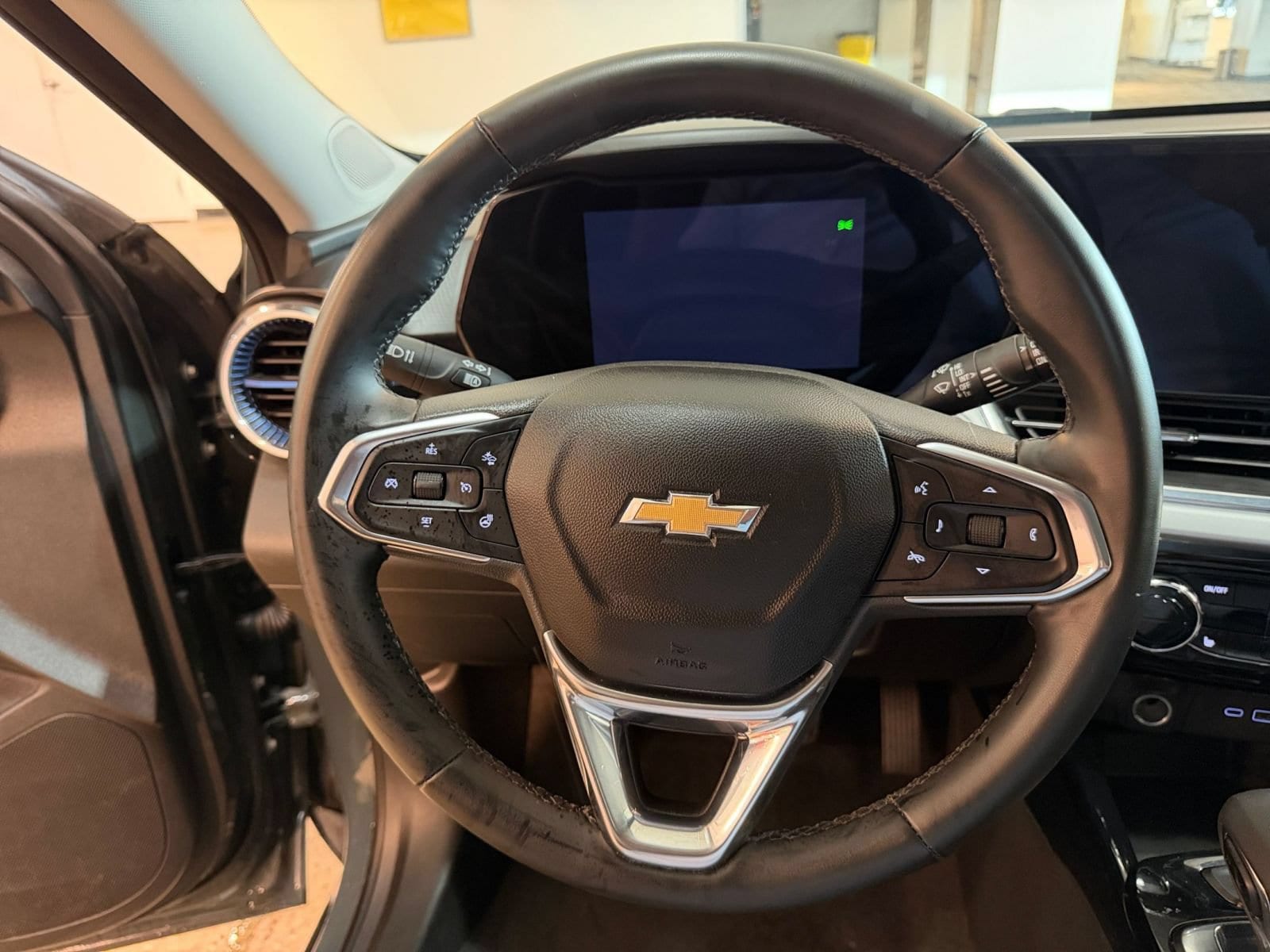 Thumbnail: 2025 Chevrolet Trax - 27