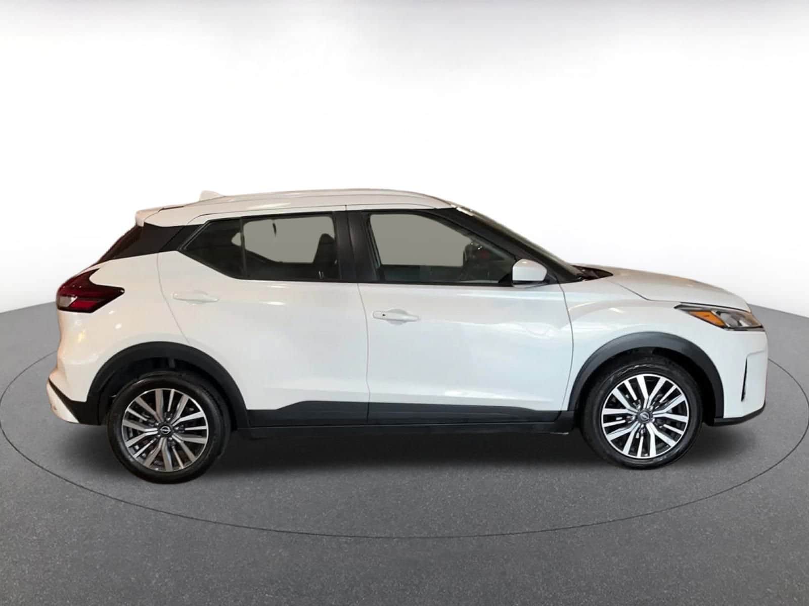 Thumbnail: 2024 Nissan Kicks - 16