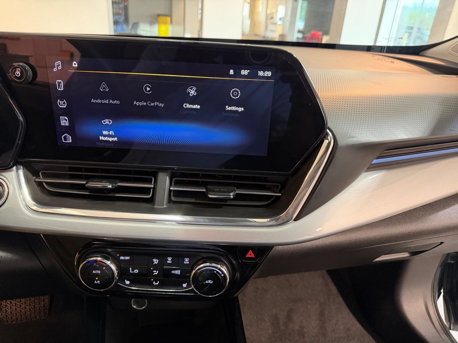 Thumbnail: 2025 Chevrolet Trax - 17