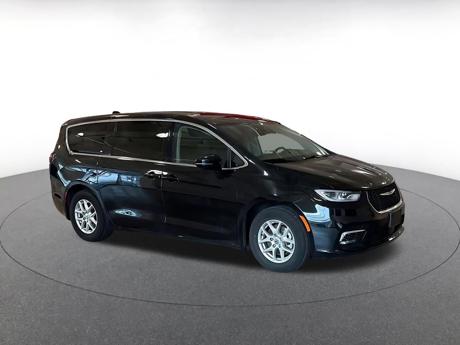 Thumbnail: 2024 Chrysler Pacifica - 2