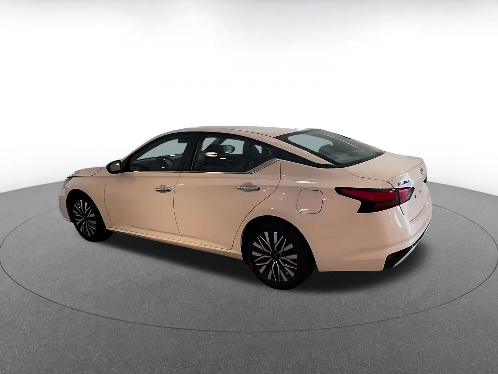 Thumbnail: 2025 Nissan Altima - 11