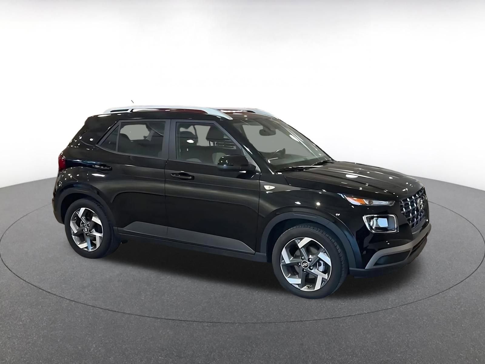 Thumbnail: 2025 Hyundai Venue - 2