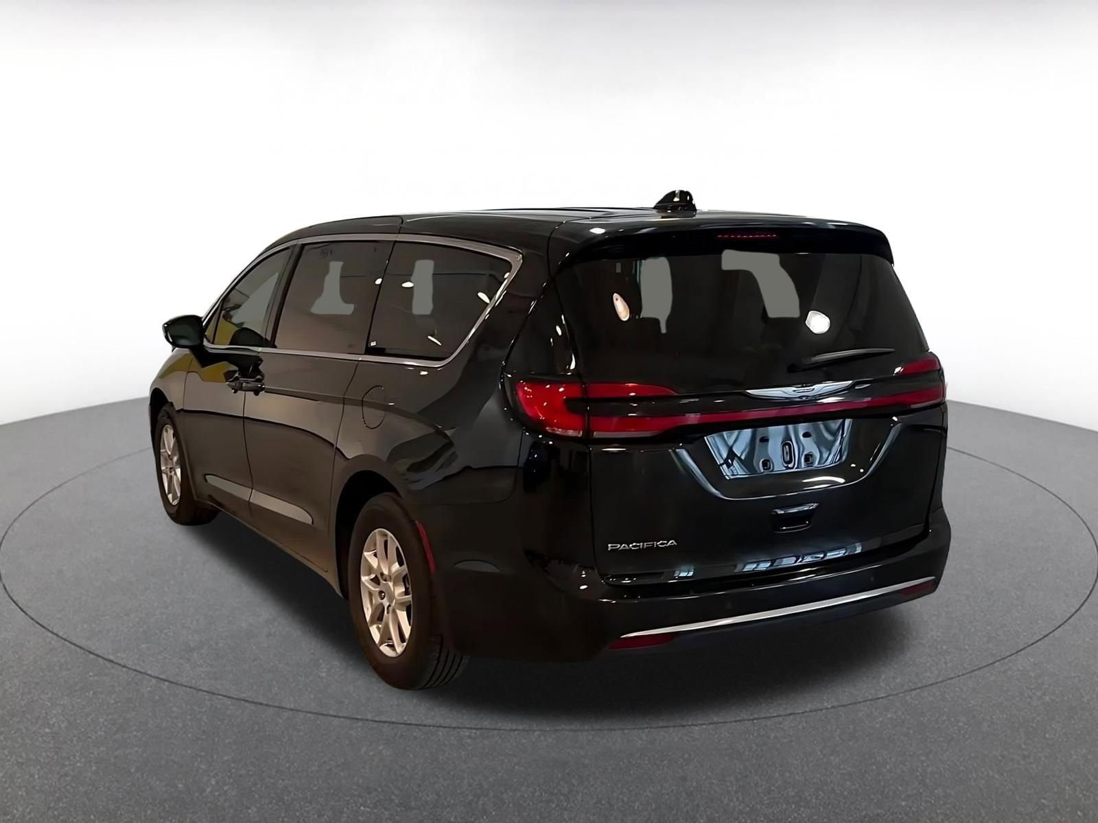 Thumbnail: 2024 Chrysler Pacifica - 11