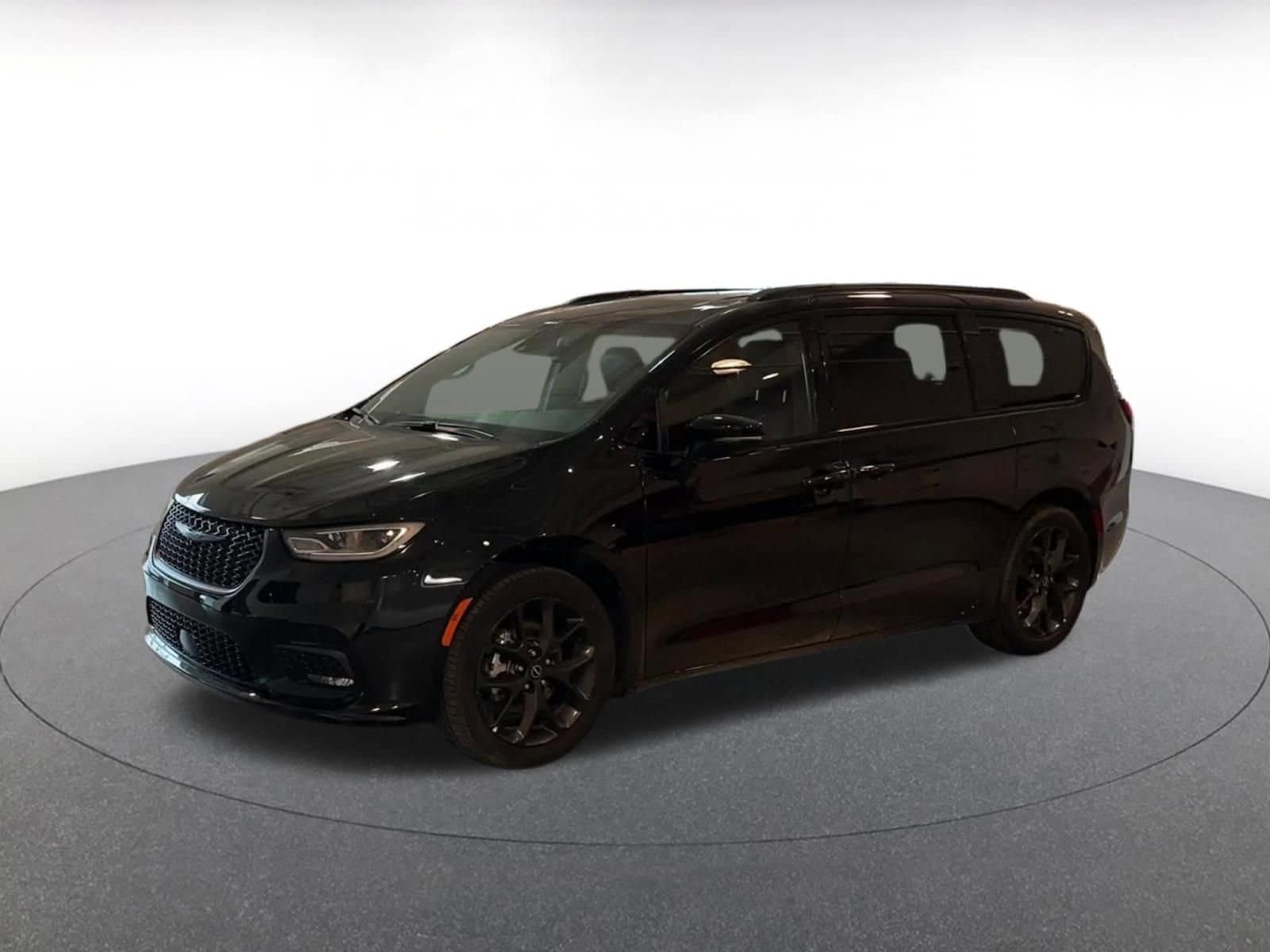 Thumbnail: 2025 Chrysler Pacifica - 8