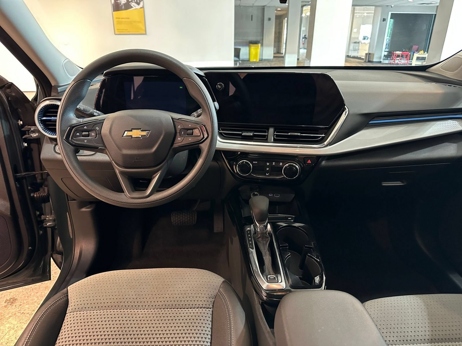 Thumbnail: 2025 Chevrolet Trax - 33