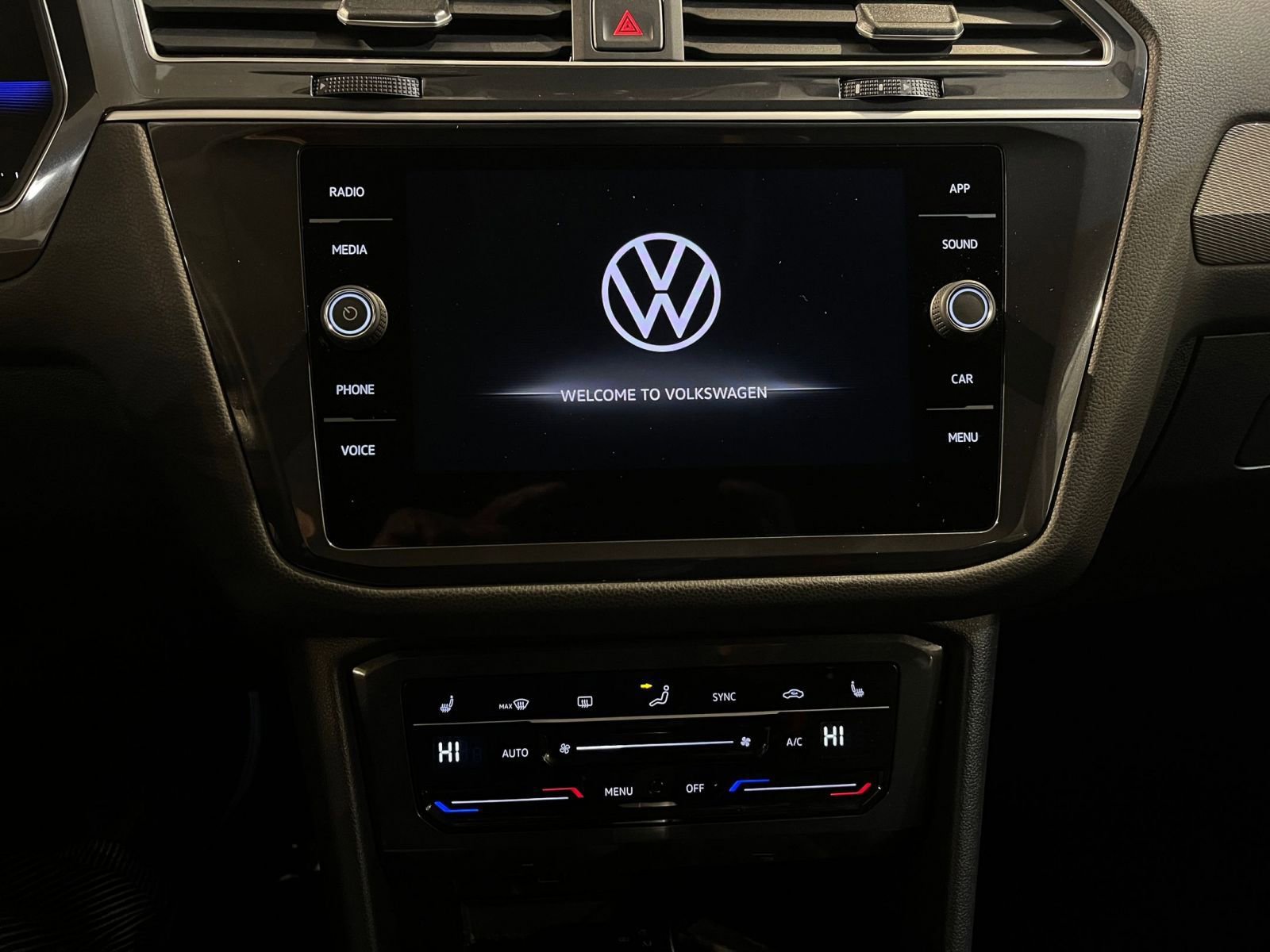 Thumbnail: 2024 Volkswagen Tiguan - 22