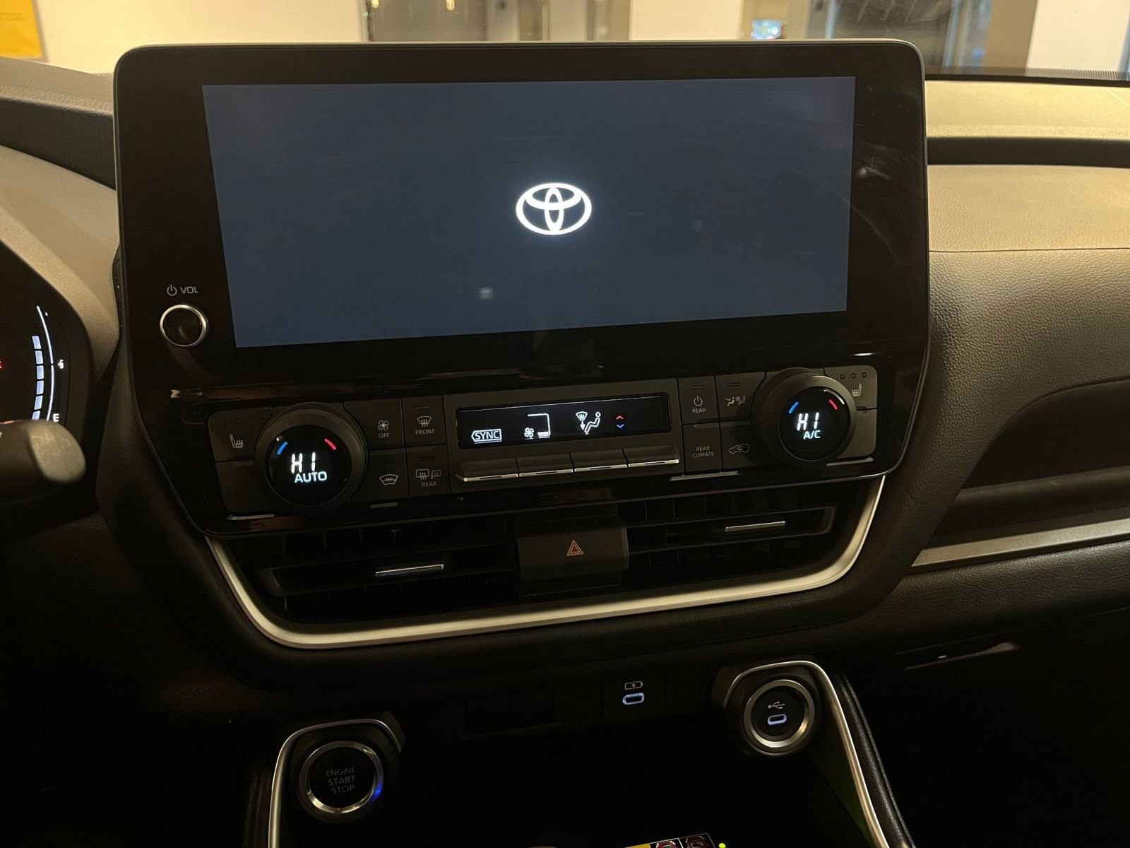 Thumbnail: 2025 Toyota Grand Highlander - 18