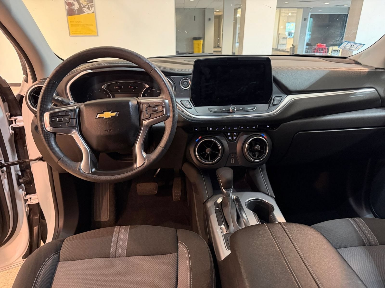 Thumbnail: 2025 Chevrolet Blazer - 34