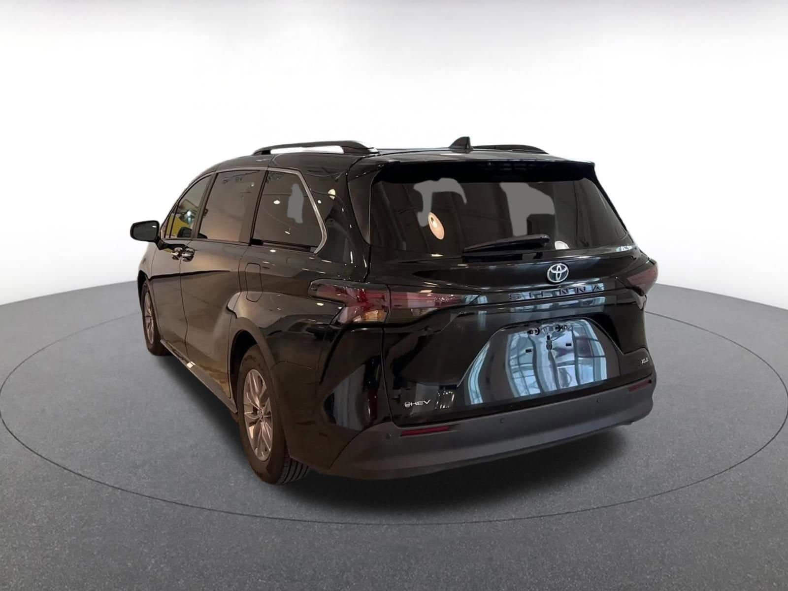 Thumbnail: 2025 Toyota Sienna - 11