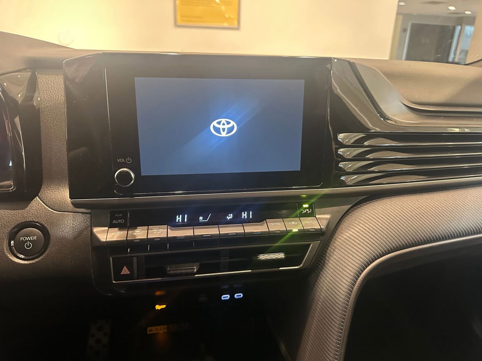 Thumbnail: 2025 Toyota Camry - 21