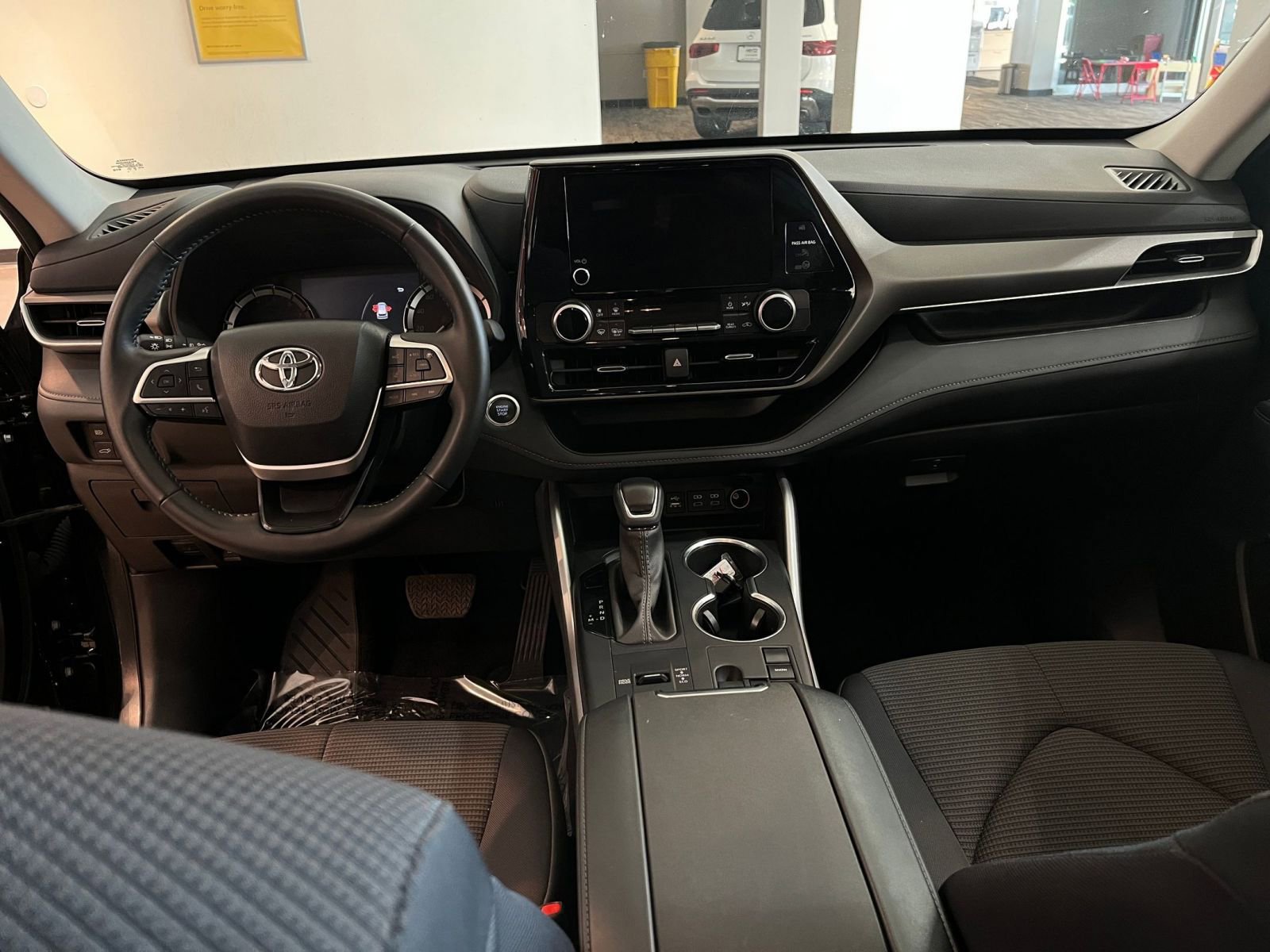 Thumbnail: 2025 Toyota Highlander - 35