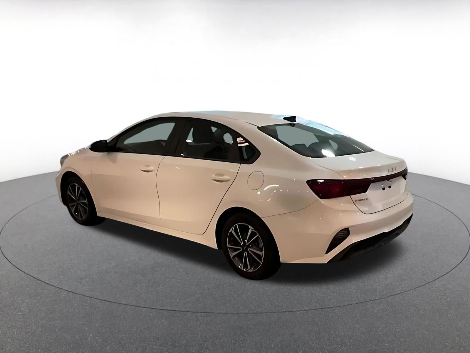 Thumbnail: 2024 Kia Forte - 11