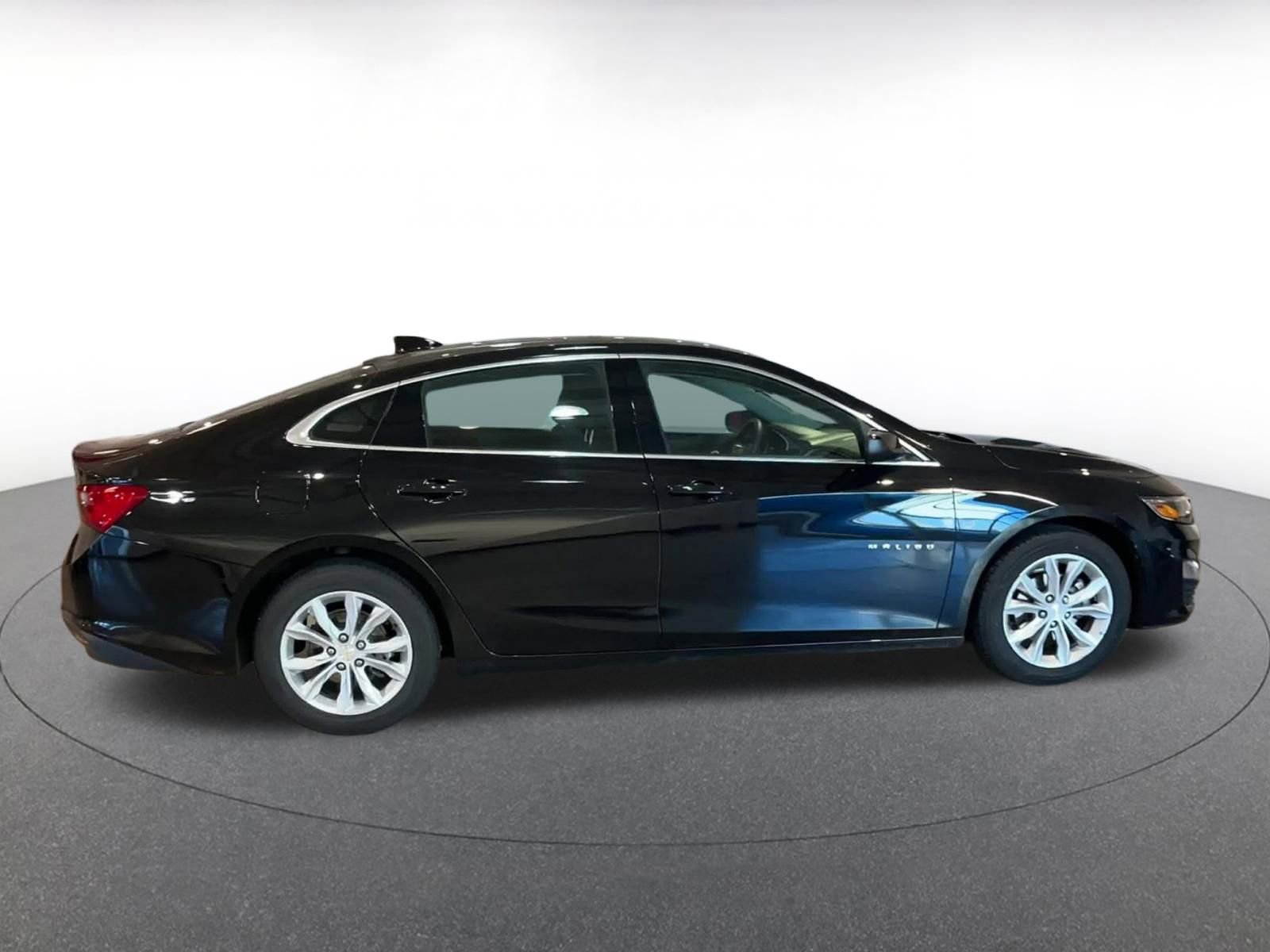 Thumbnail: 2023 Chevrolet Malibu - 16
