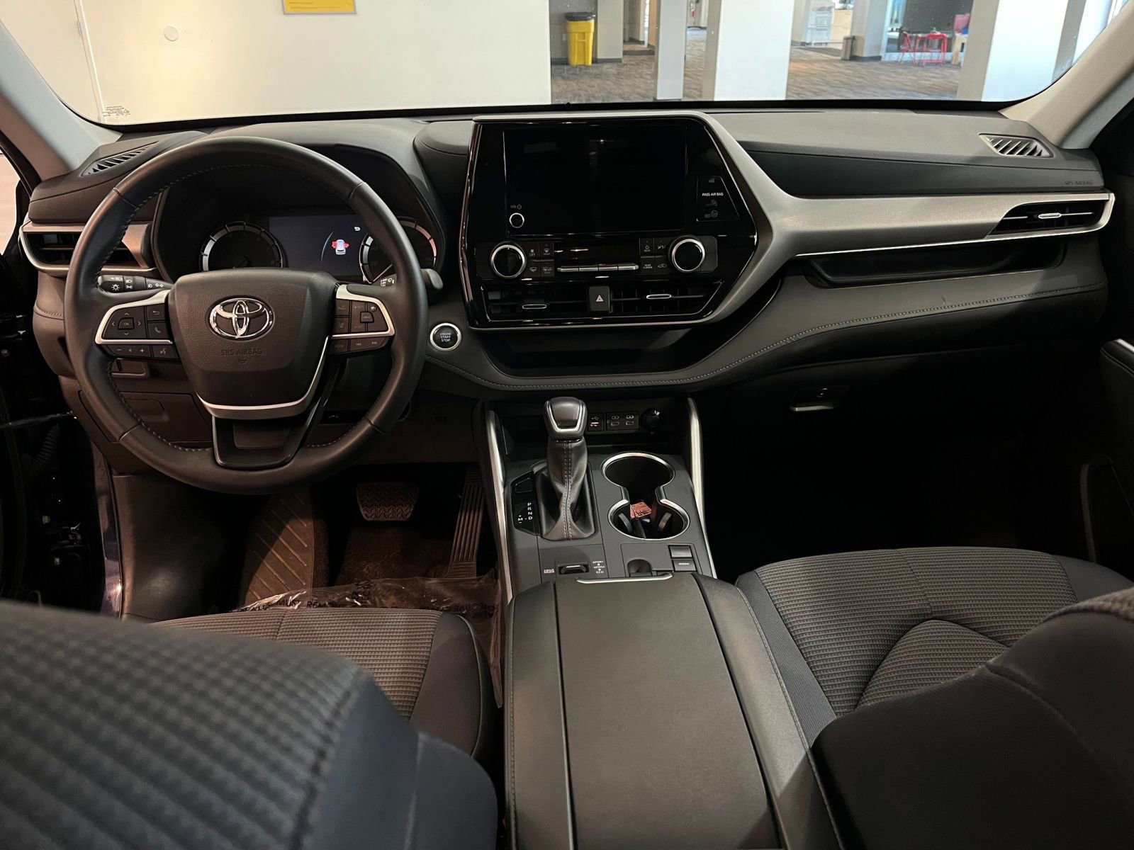 Thumbnail: 2025 Toyota Highlander - 35