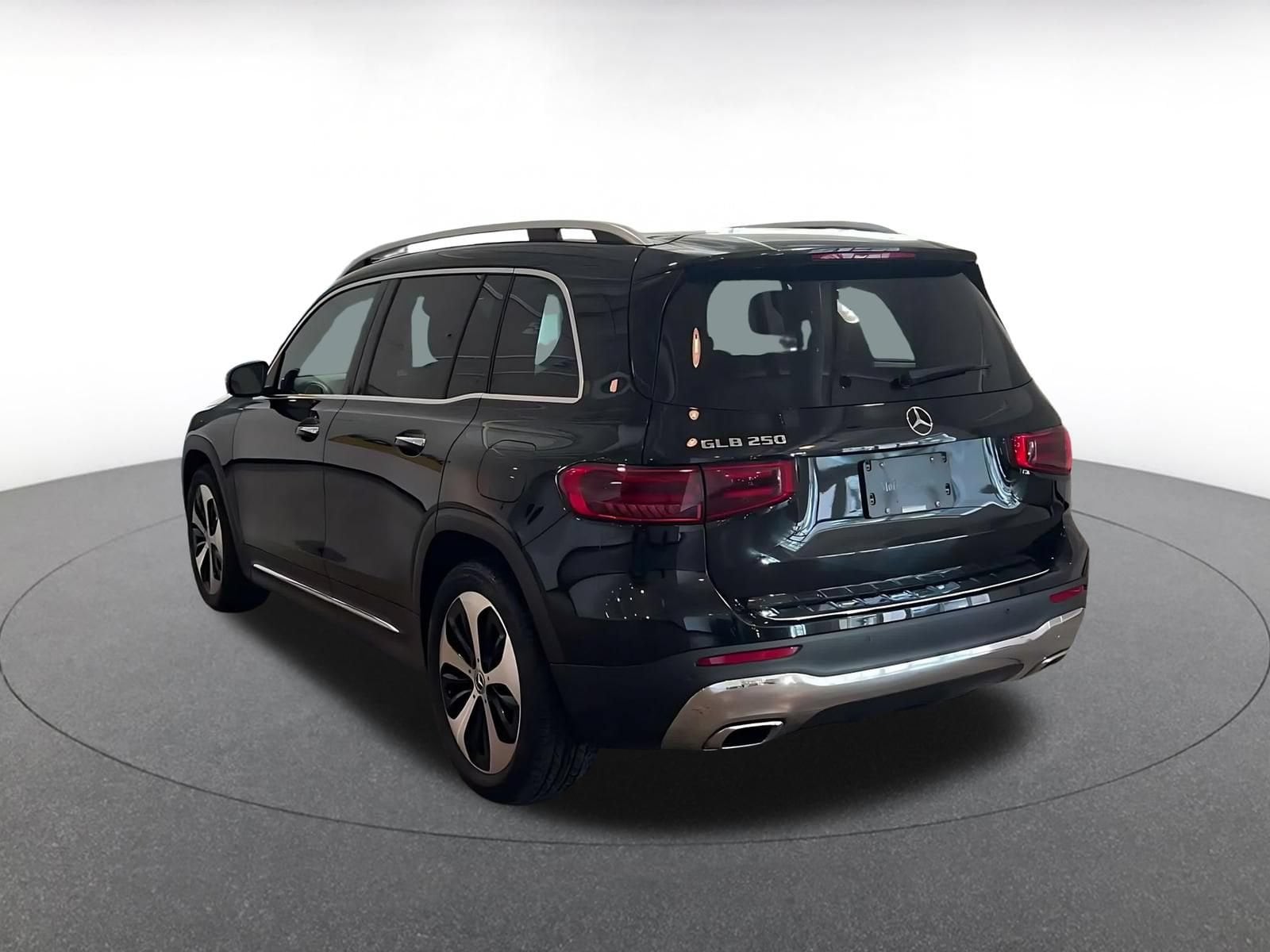 Thumbnail: 2025 Mercedes-Benz GLB - 10