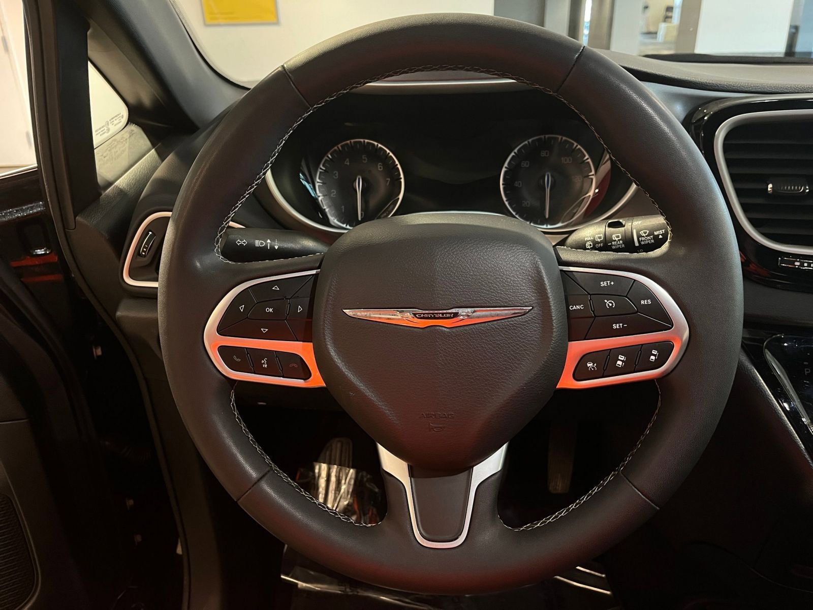 Thumbnail: 2025 Chrysler Pacifica - 28