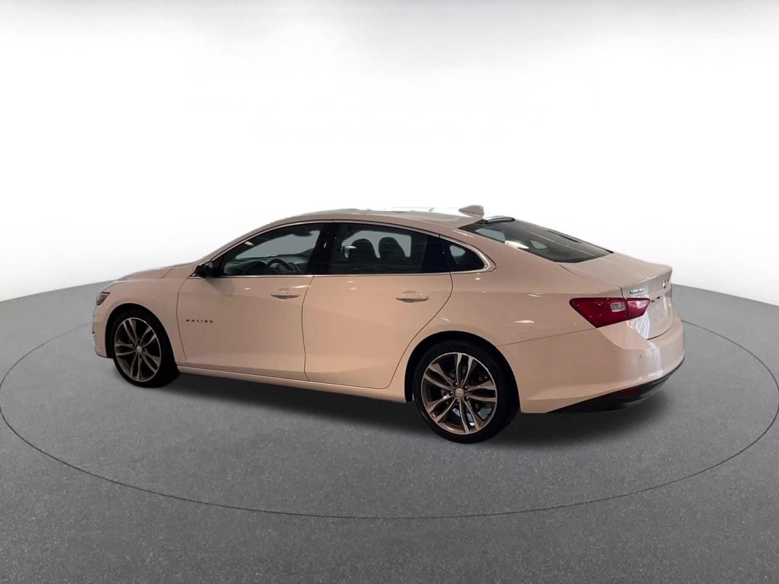 Thumbnail: 2023 Chevrolet Malibu - 10