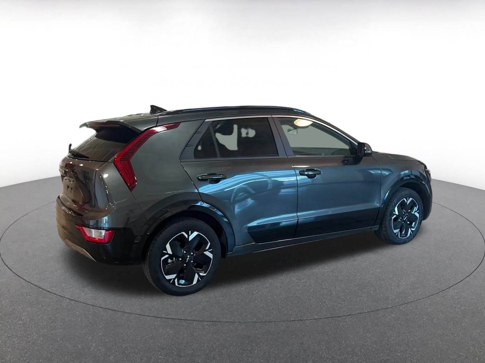 Thumbnail: 2023 Kia Niro - 15