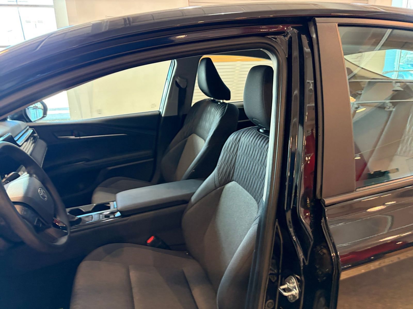 Thumbnail: 2025 Toyota Camry - 25